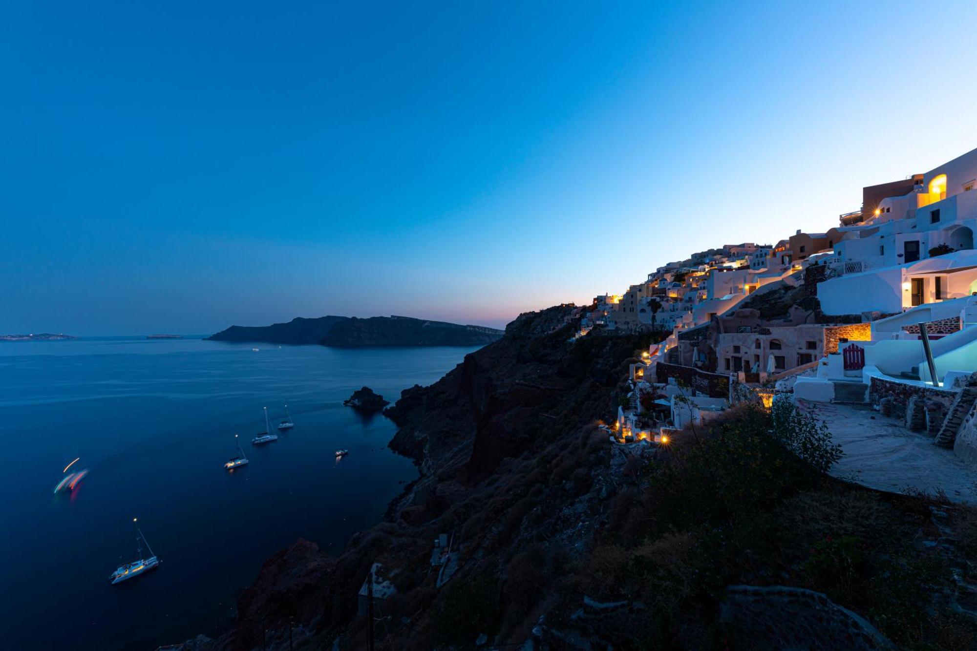 White Cave By Caldera Houses Oia  Exterior photo