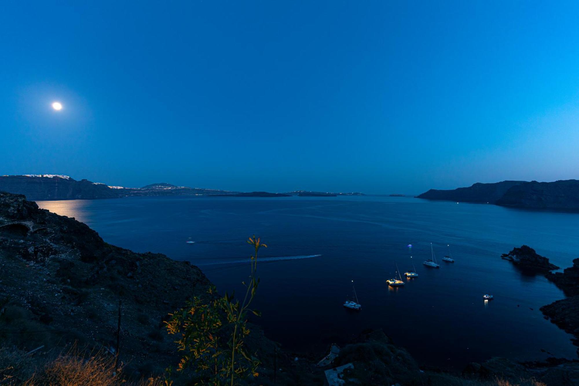 White Cave By Caldera Houses Oia  Exterior photo