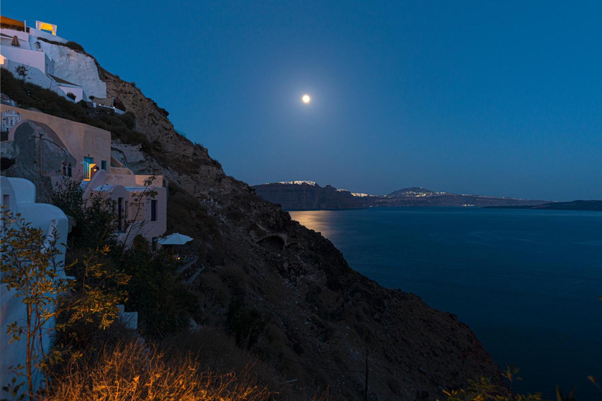 White Cave By Caldera Houses Oia  Exterior photo